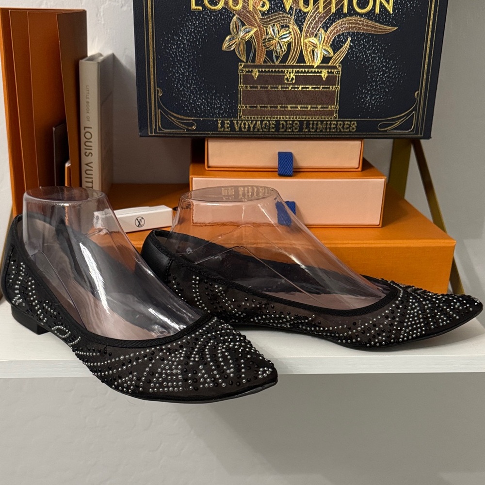 BCBG Elegant Black Studded Crystal Flats Size 7.5-8 Medium Excellent Condition